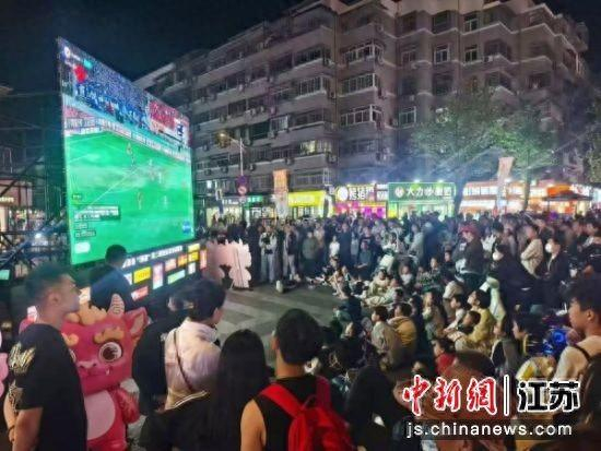安博体育app下载-徐州泉山：“苏超”赛事热度点燃消费活力|泉山区|江苏|江苏足球联赛|徐州队|宿迁队_新浪体育_新浪新闻